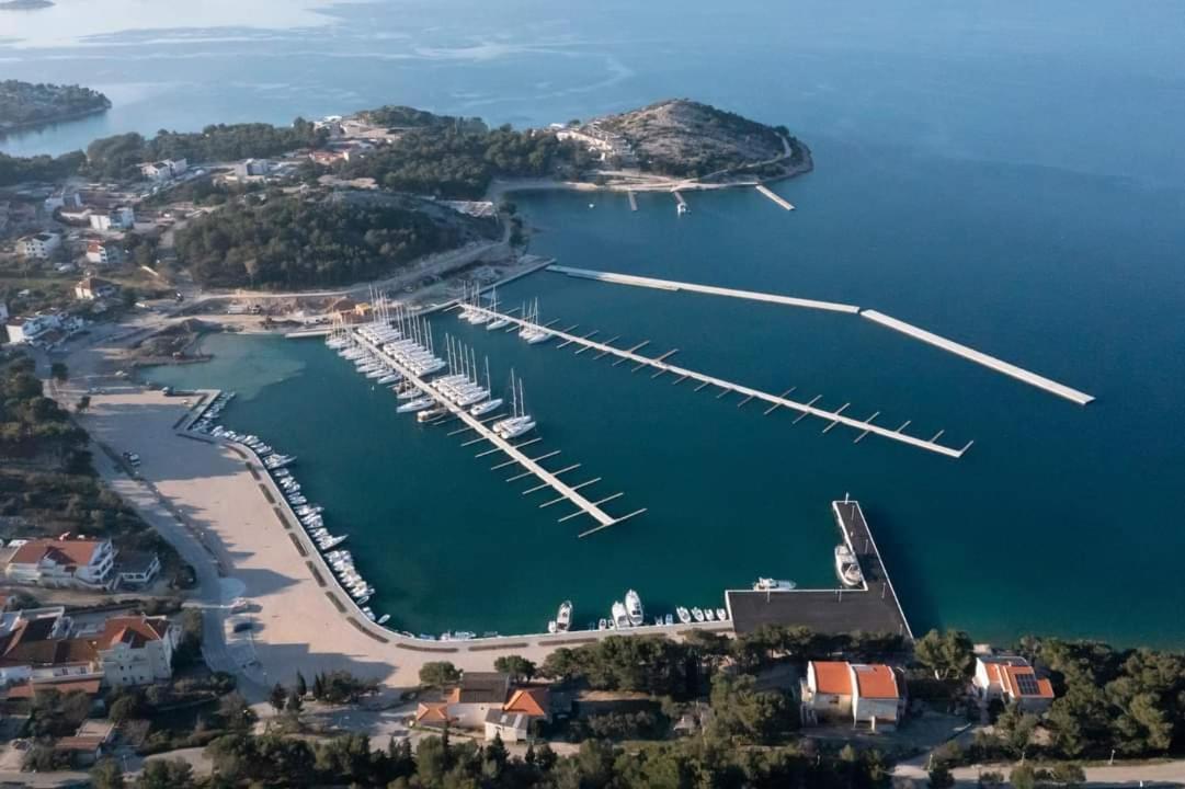Oleandra Apartments Drage Exteriör bild